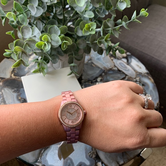 Nwt Michael Kors rose gold runway watch - Picture 4 of 7
